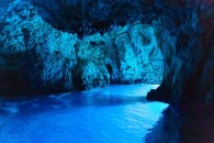 B  ) program: ostrov Bi&scaron;evo - modr&aacute; jeskyně