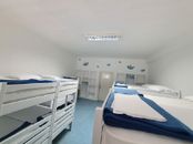 Hostel KARLOVAC, v&iacute;celůžkov&yacute; pokoj
