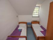 Hostel KARLOVAC, tř&iacute;lůžkov&yacute; pokoj